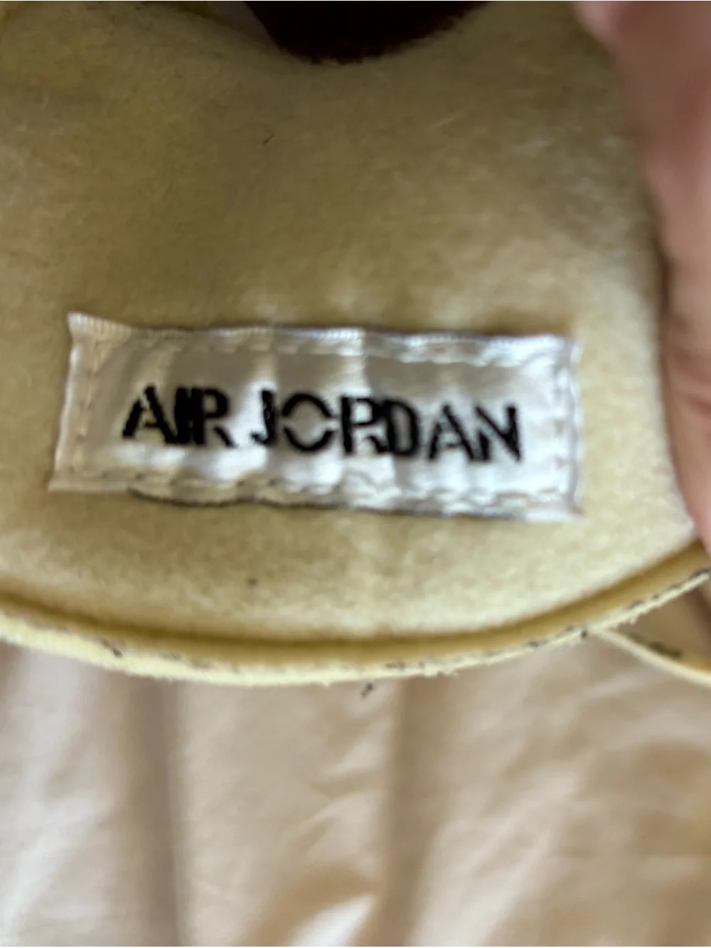 Jordan Men's Cream/Tan Retro Basketball Sneakers
